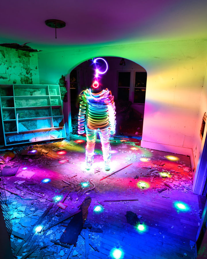 Long exposure light painting by Daniel Kessel: a whole room painted in color